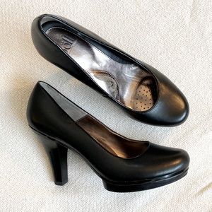 EUC Sofft black leather platform heels